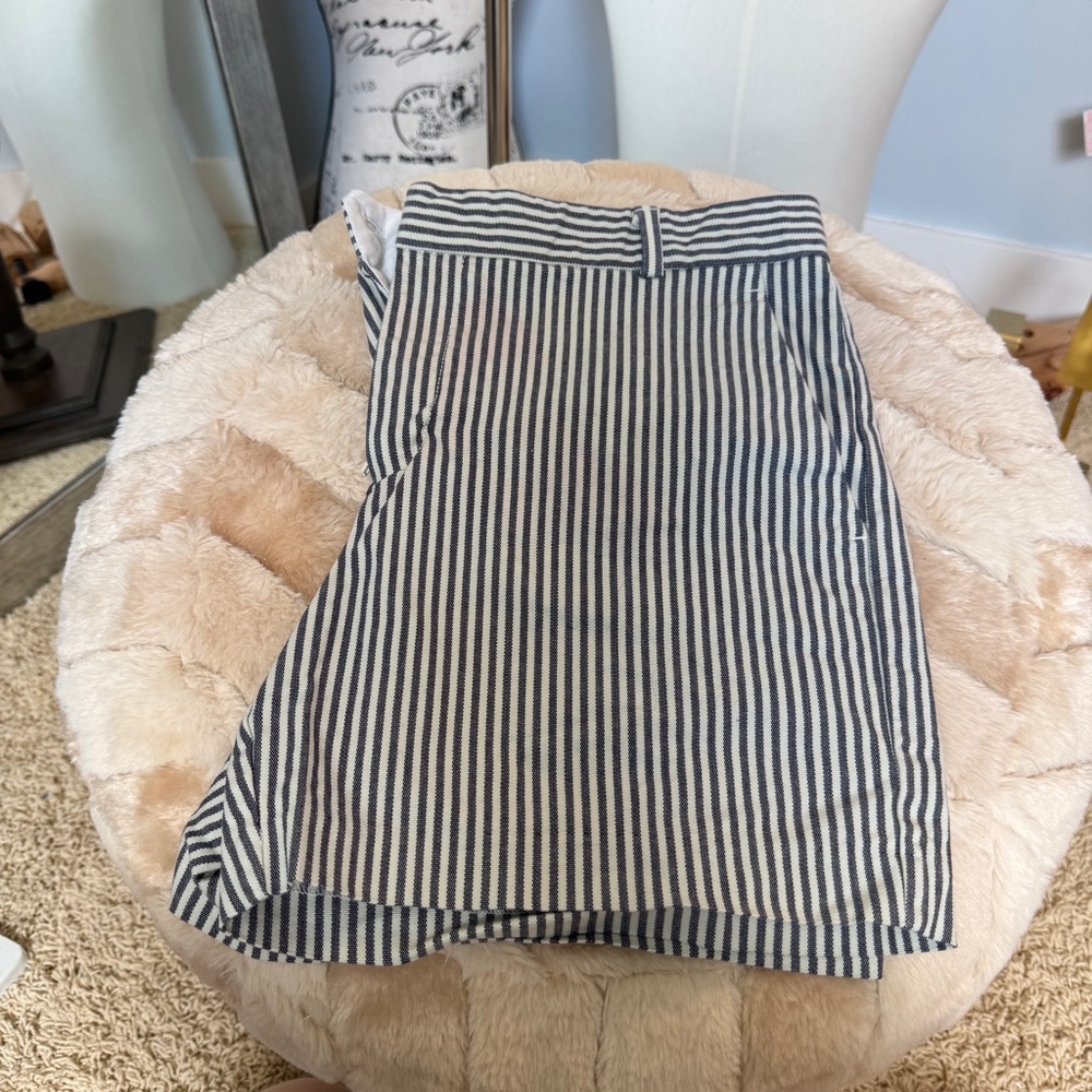 Banana Republic Navy White Striped Tailored Shorts Women’s Size 4